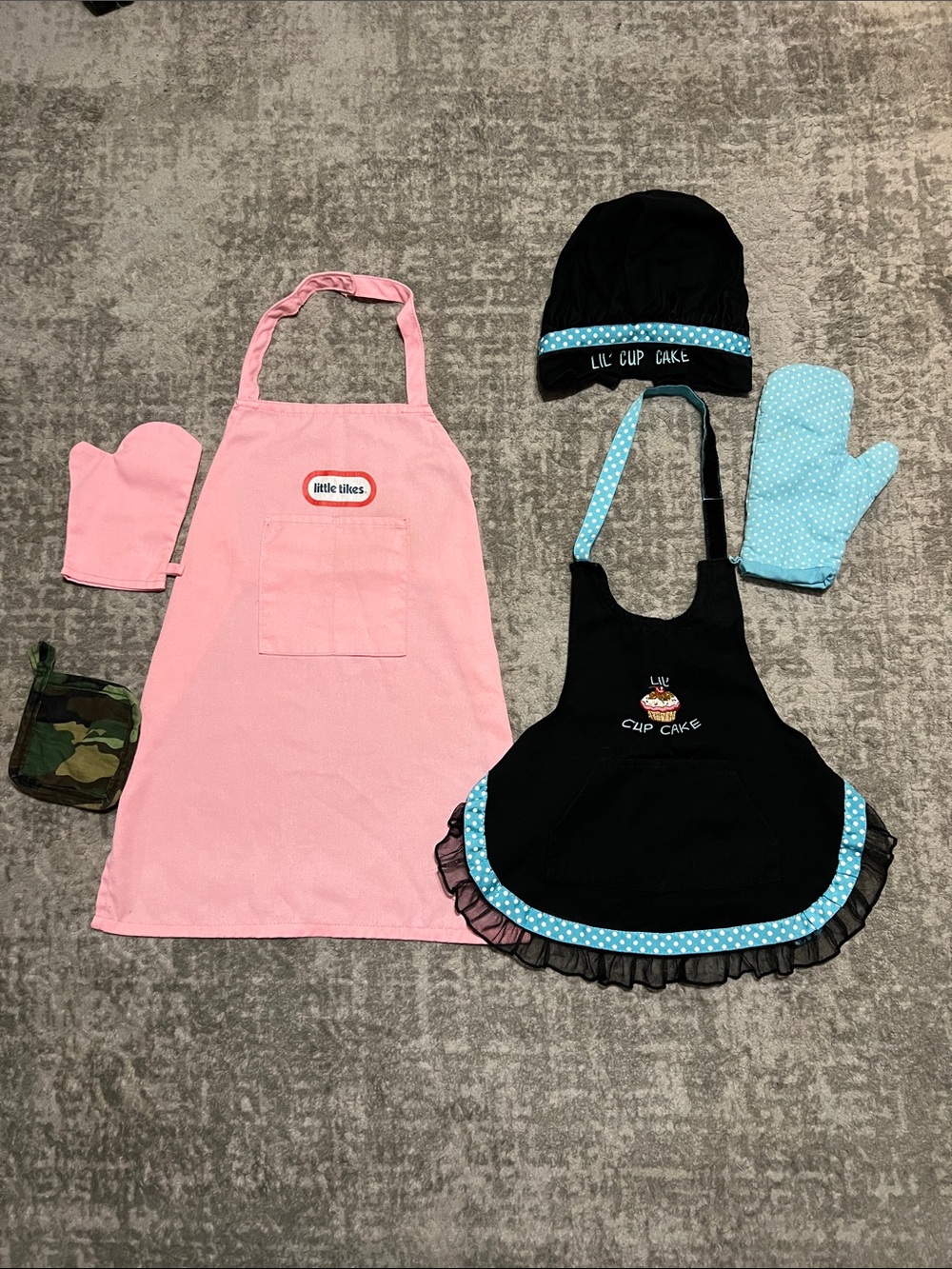 🔥4/20! Bundle of little girls play kitchen apron, chefs hat & mitts